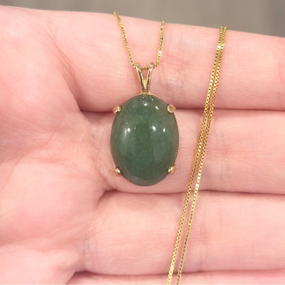 Vintage 14K Gold Jadeite Necklace - Elegant Oval Cabochon Pendant - Picture 3 of 14